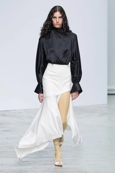Look 13